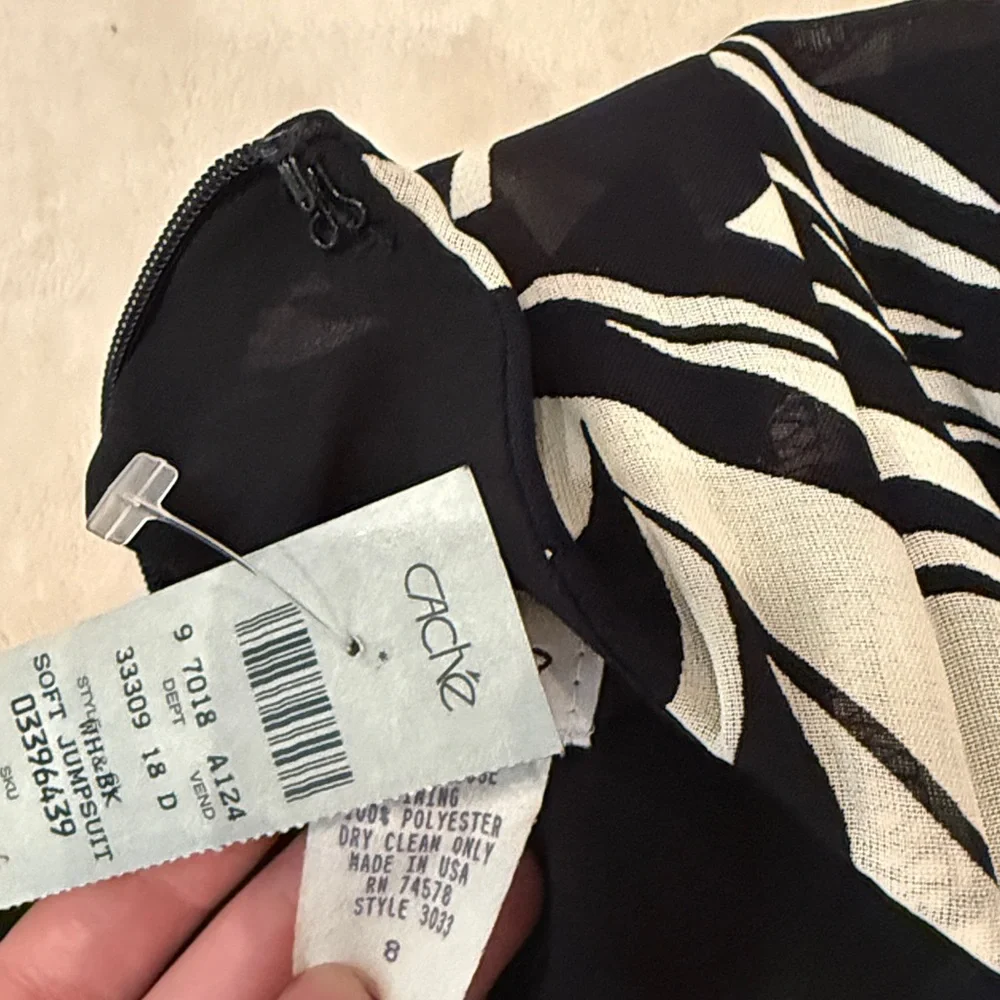 White and black tropical halter jumpsuit - Picture 4 of 4